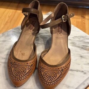 Pikolinos Elba Tan/Brown Closed Toe Ankle Strap Shoe Womens EU 41